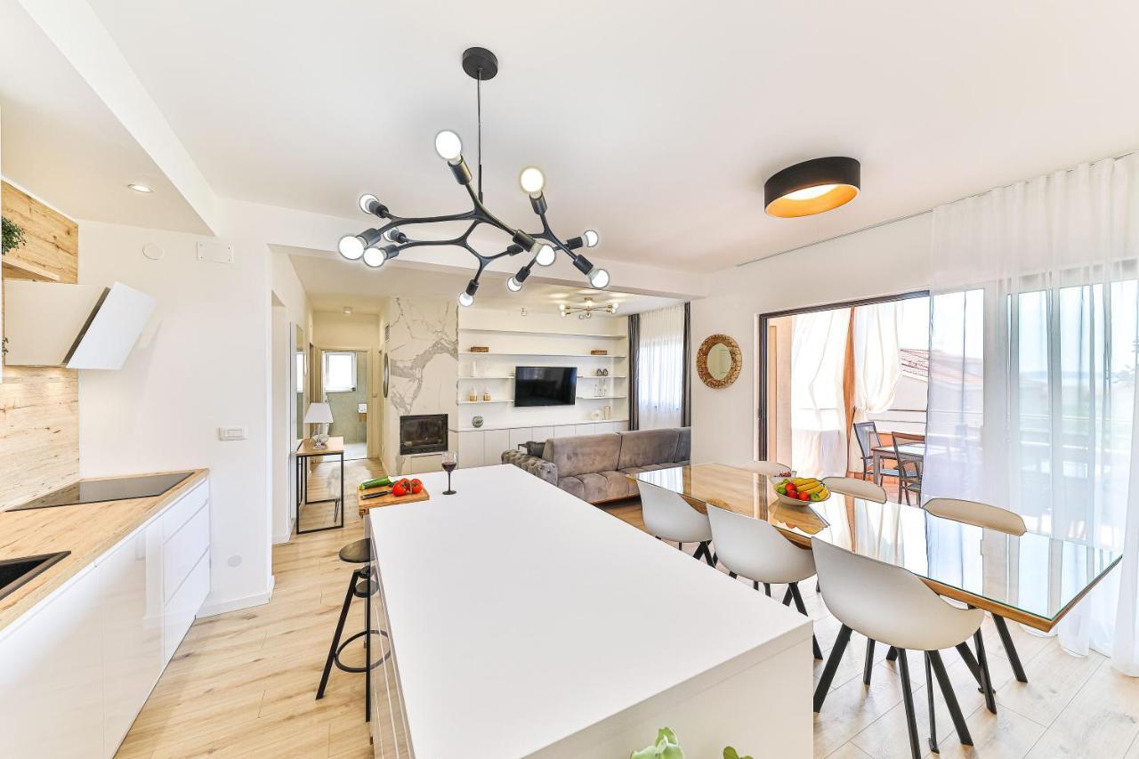 Apartmani Ana Kaštela Екстериор снимка