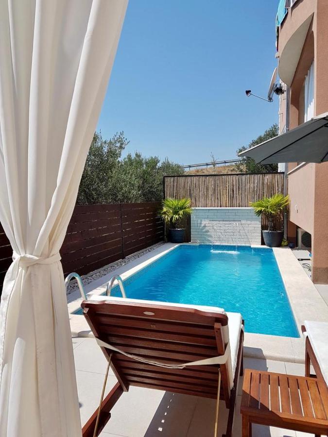 Apartmani Ana Kaštela Екстериор снимка