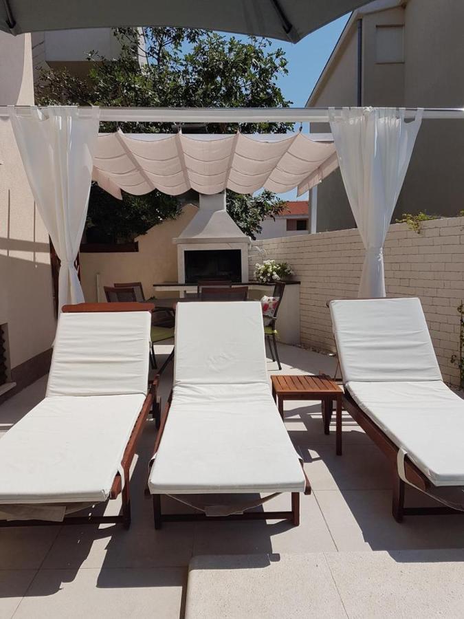 Apartmani Ana Kaštela Екстериор снимка