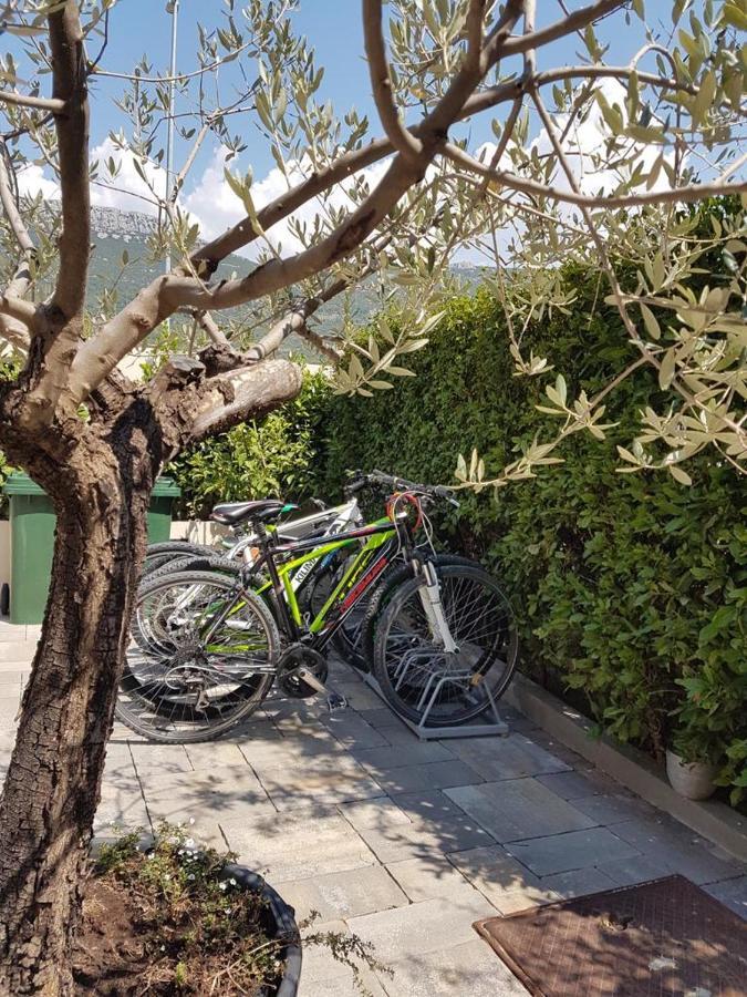 Apartmani Ana Kaštela Екстериор снимка