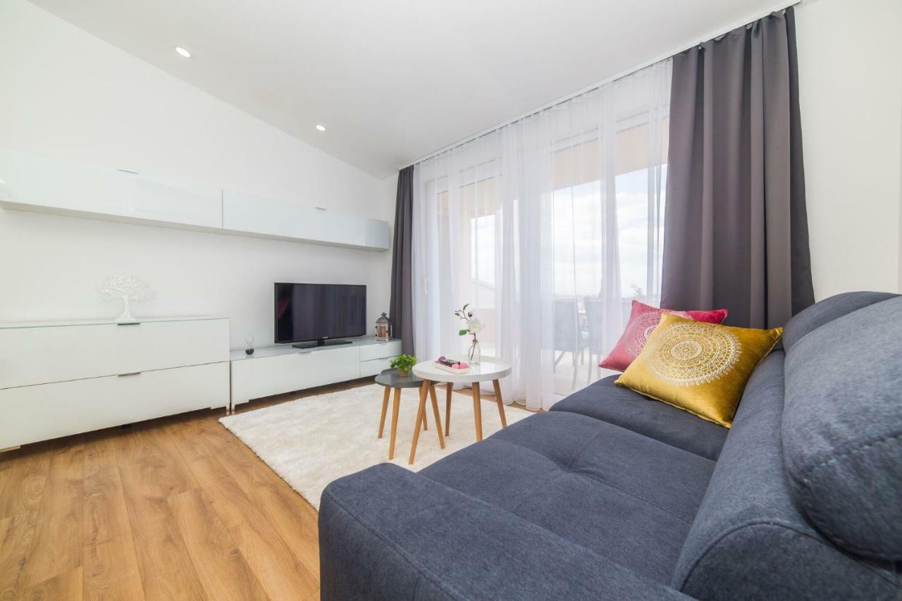 Apartmani Ana Kaštela Екстериор снимка