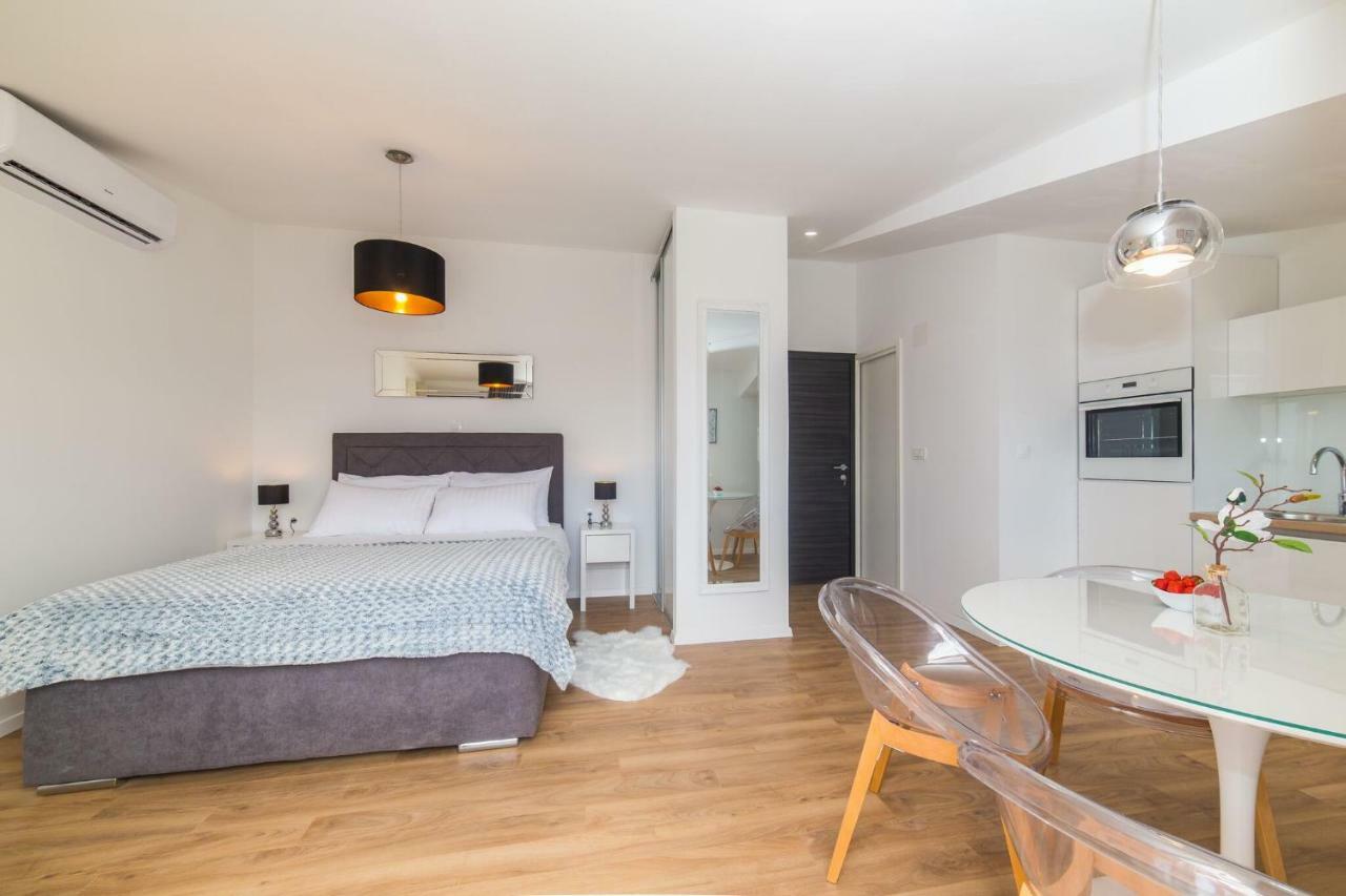 Apartmani Ana Kaštela Екстериор снимка