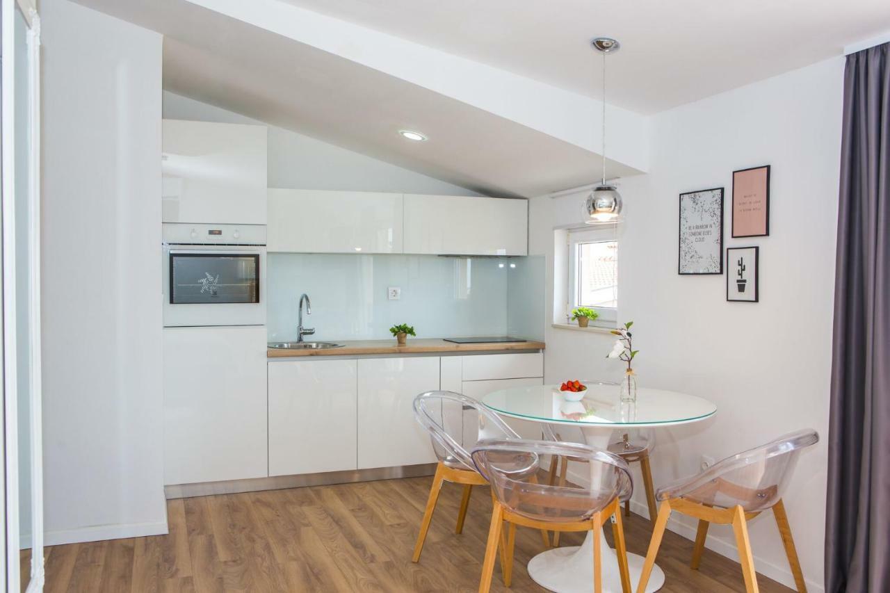 Apartmani Ana Kaštela Екстериор снимка